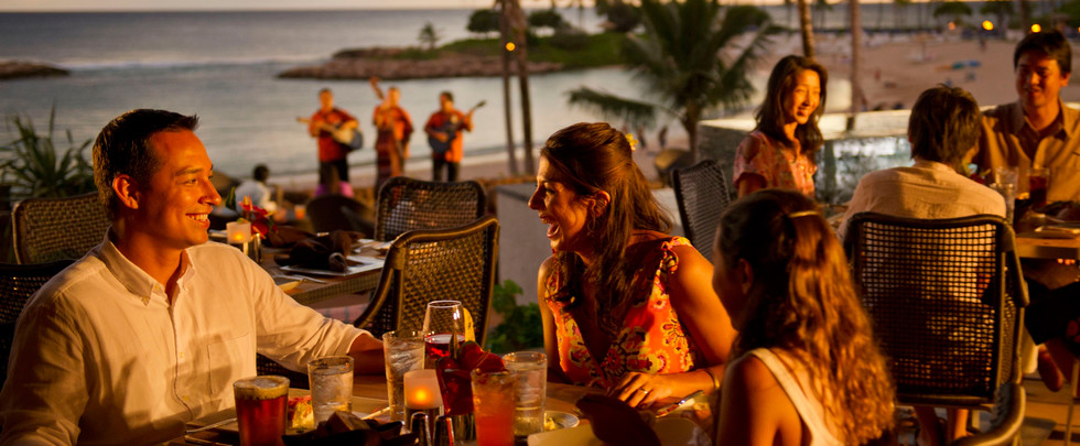 A family enjoying dinner on the beach at the ‘Ama ‘Ama restaurant
