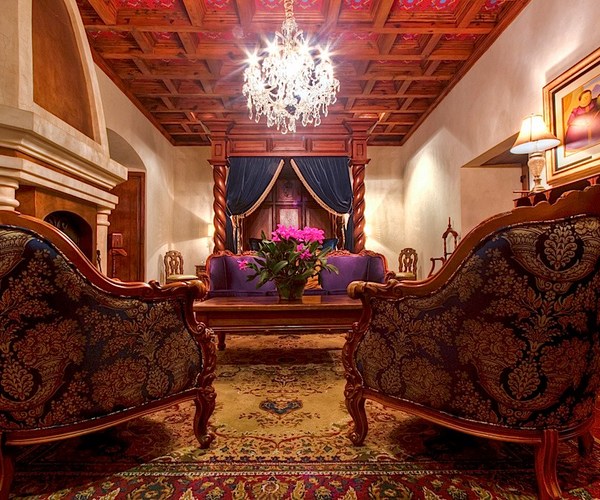 hotel master suite at the Palacio de Doña Leonor